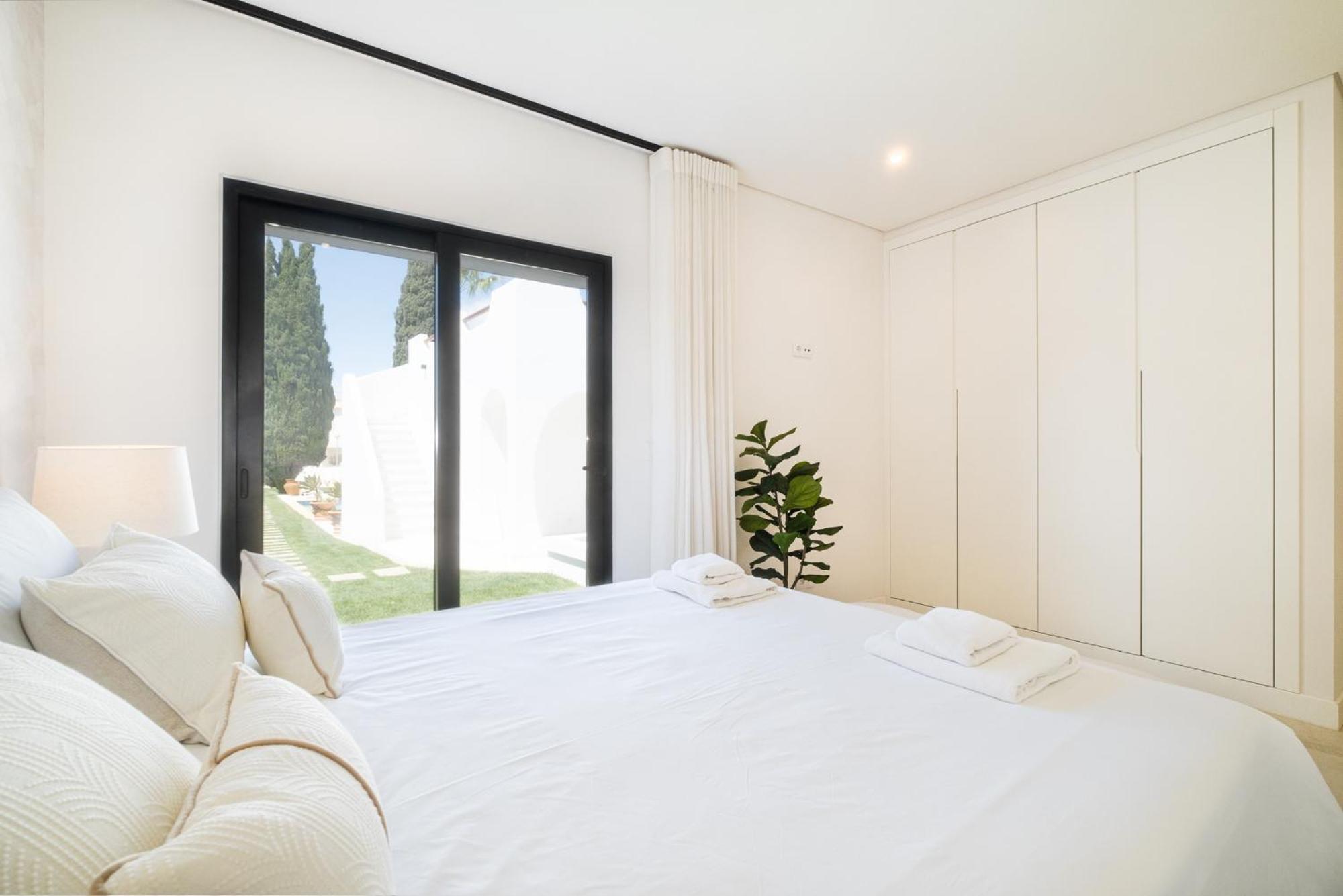 Vakantiehuis Veiga - Luxury Modern Design With Large Beautiful Garden *