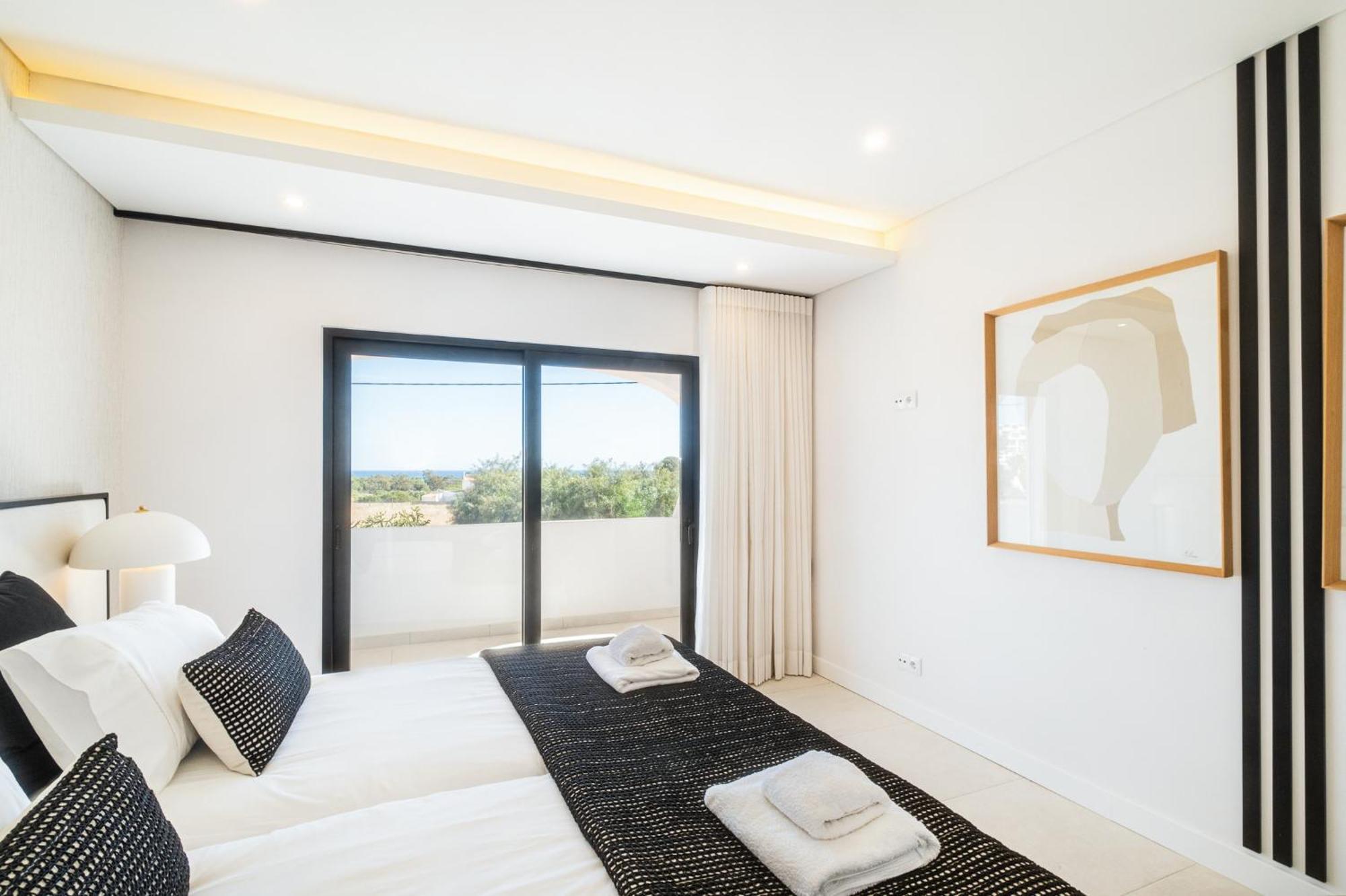 Veiga - Luxury Modern Design With Large Beautiful Garden *