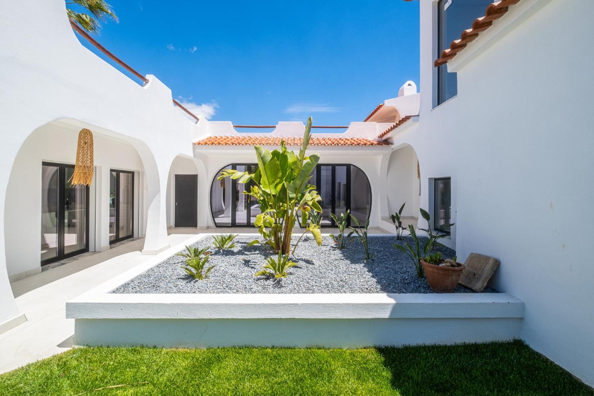 Vakantiehuis Veiga - Luxury Modern Design With Large Beautiful Garden