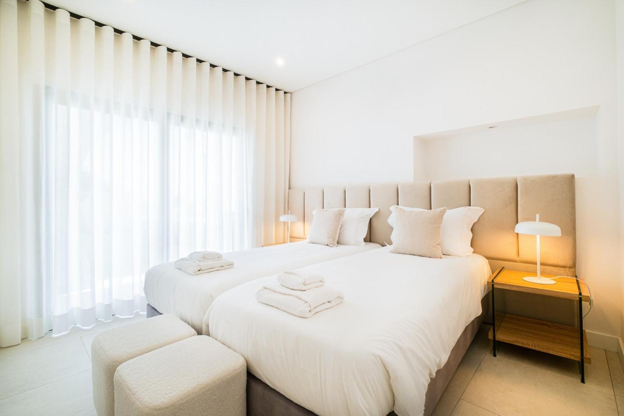 Vakantiehuis Veiga - Luxury Modern Design With Large Beautiful Garden
