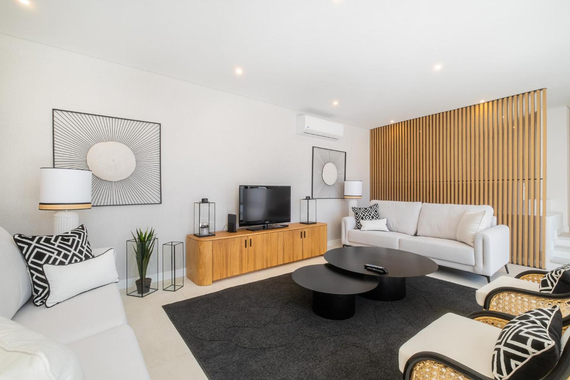 Vakantiehuis Veiga - Luxury Modern Design With Large Beautiful Garden