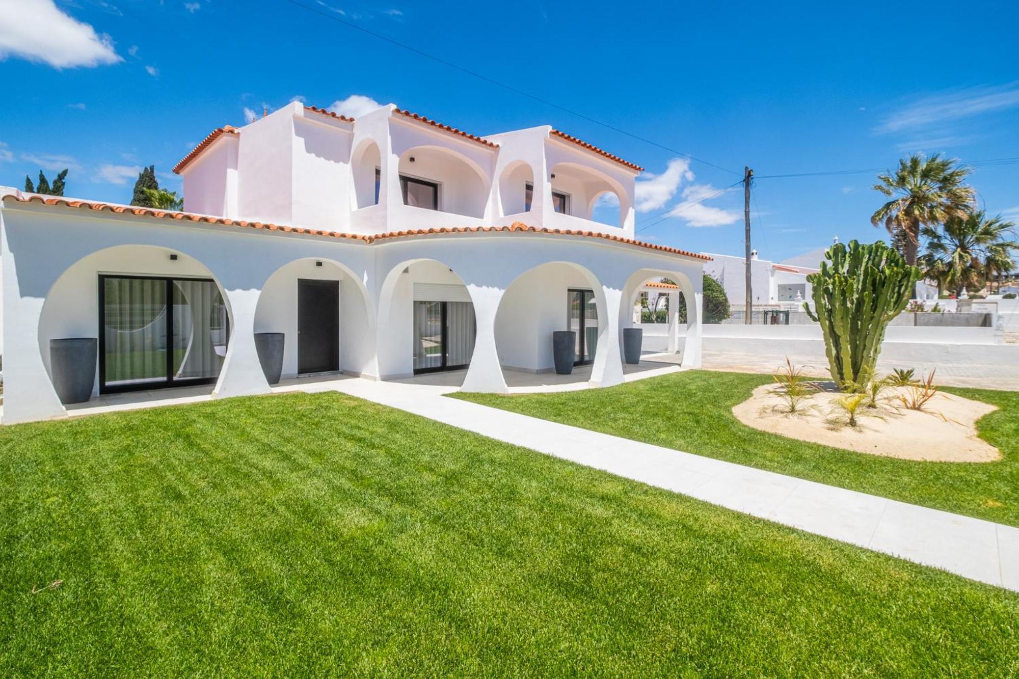 Vakantiehuis Veiga - Luxury Modern Design With Large Beautiful Garden *
